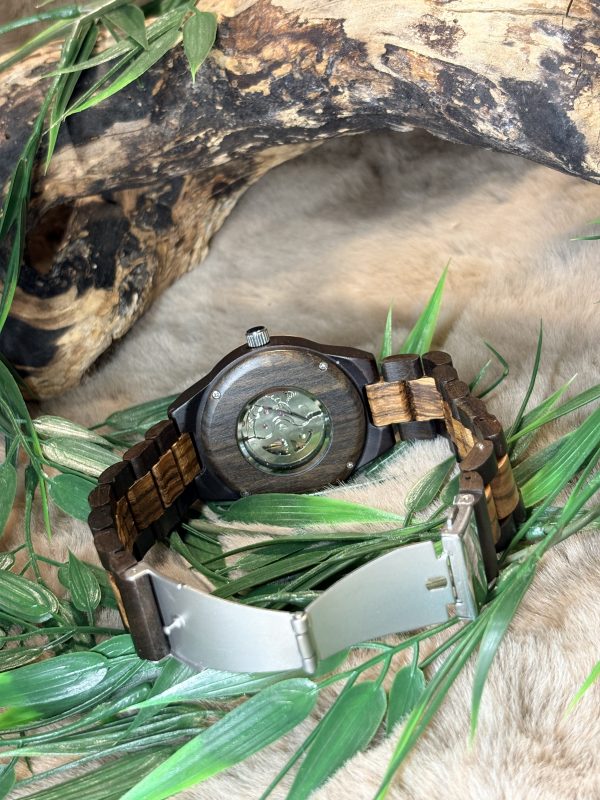 Montre en bois – modèle Noyer